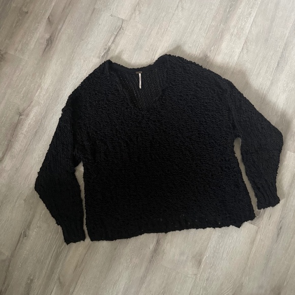 Free People Women’s Black Loose Knit Relaxed Fit Sweater Size Small - Picture 1 of 11